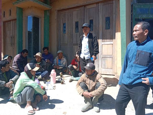 camat-kejajar-tinjau-persiapan-pembangunan-jalan-di-desa-campursari